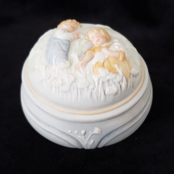 Avon Other - Avon Golden Dreams Porcelain Musical Trinket Box
